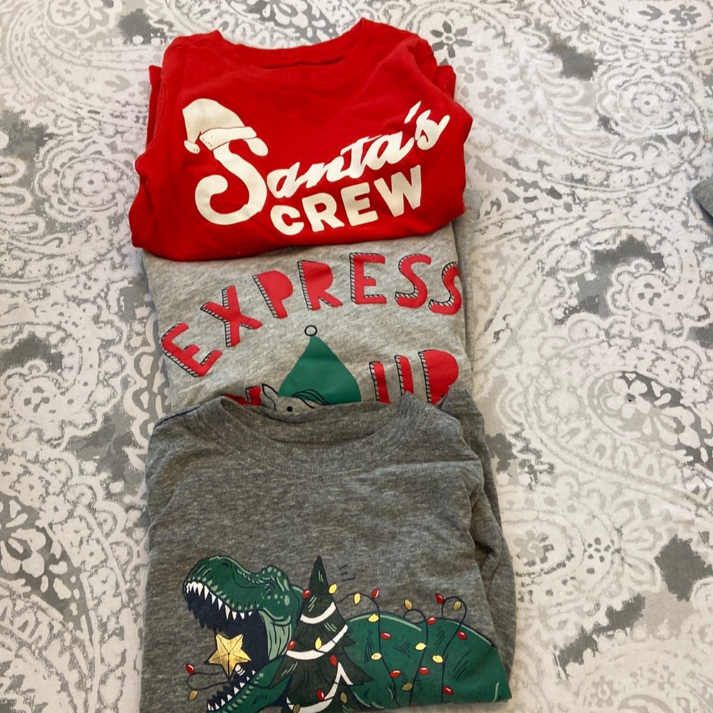 3 Carter’s Christmas long sleeve t-shirts size 2T in great condition.
